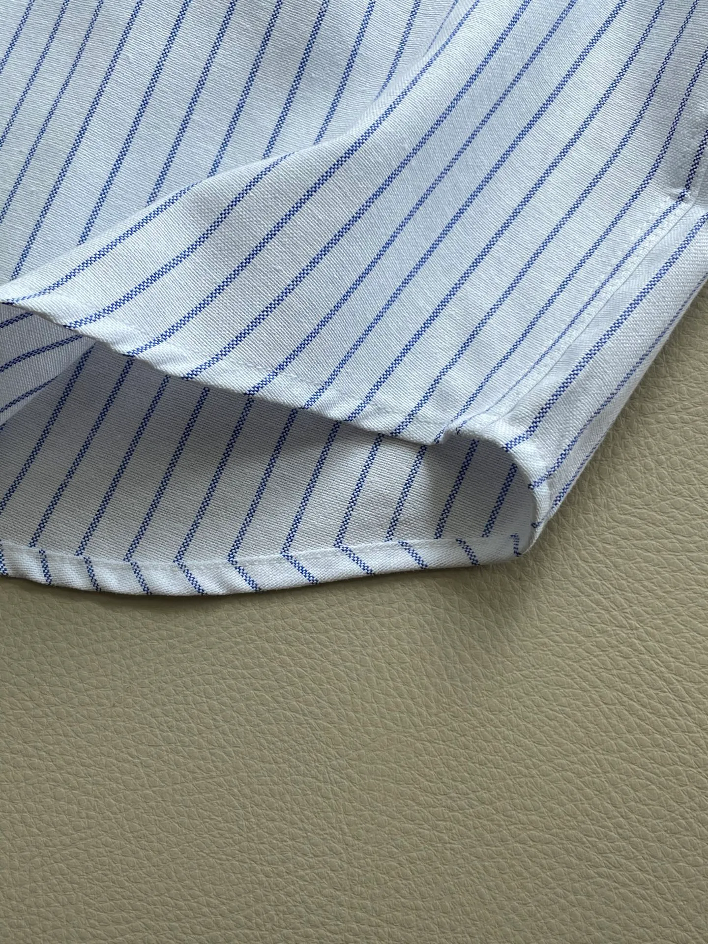 P220 🌸🌸🌸 POLO Ralph Lauren [High Quality] Classic shirt! The classic casual shirt made of pure cotton Oxford cloth has a unique design. It has a simple, clean and classic silhouette design. It is a versatile style that can be switched at will. The fabric feels soft and delicate, highly breathable, and is close to the skin and comfortable to wear. It can be worn alone as an inner layer. Its versatile performance is beyond your imagination! The upper body of the ready-to-wear is simple and classic yet elegant! Size:M-XXL